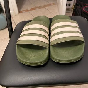 ADILETTE SHOWER SLIDES